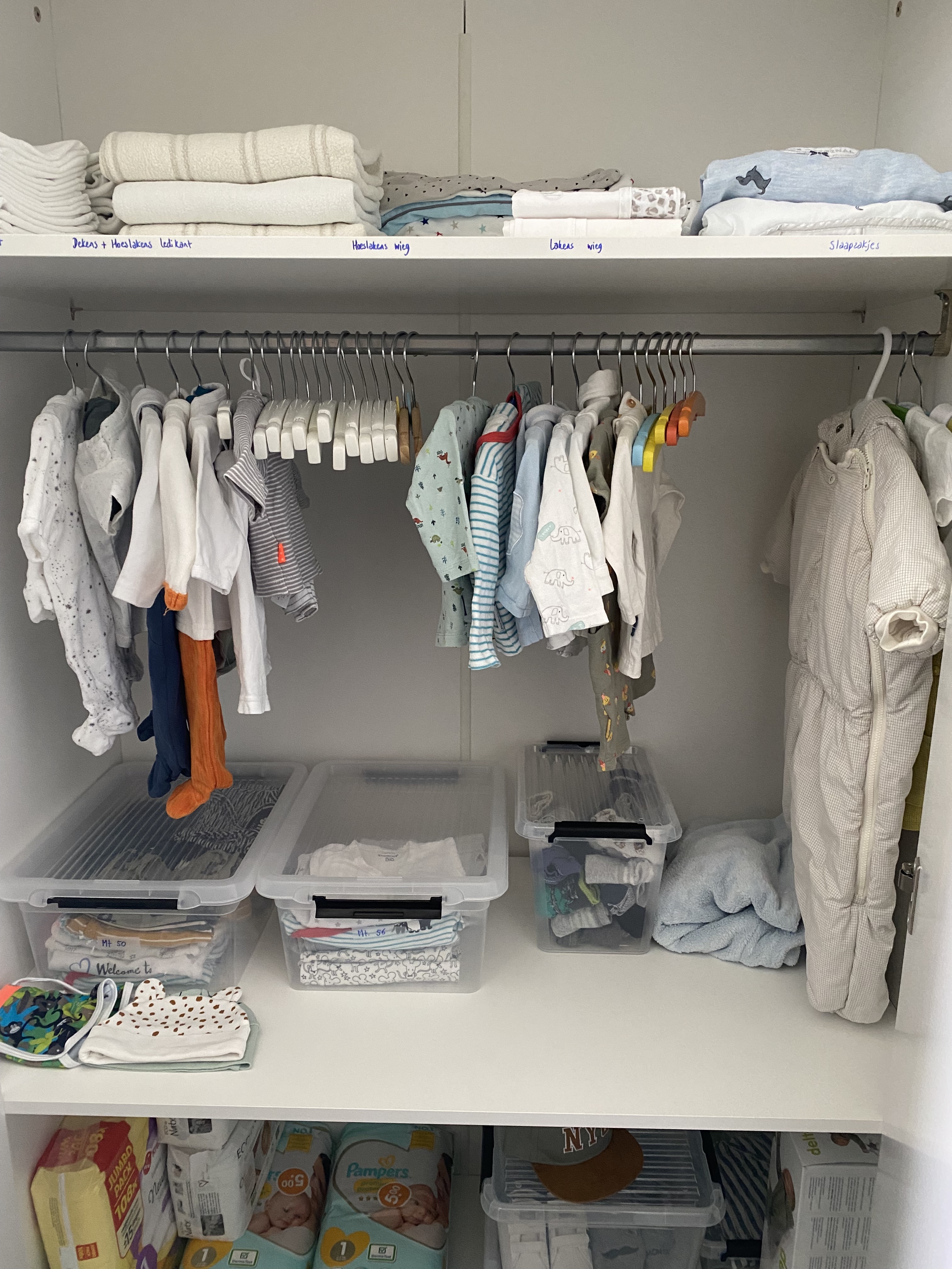 armadio per vestitini bebè