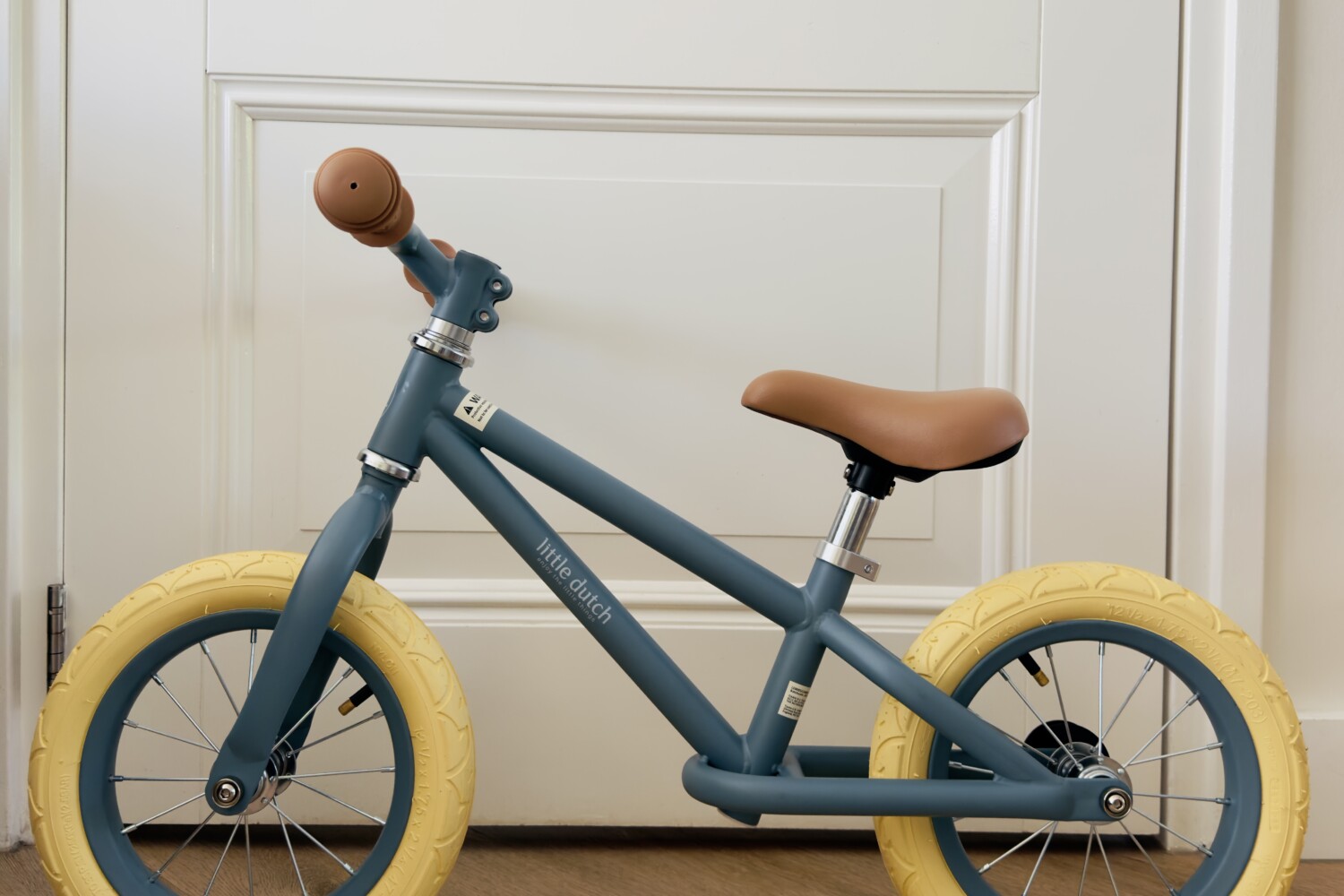 Loittle dutch loopfiets als cadeau voor tweede verjaardag