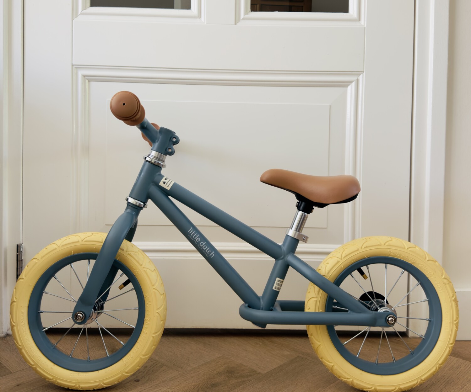 Loittle dutch loopfiets als cadeau voor tweede verjaardag