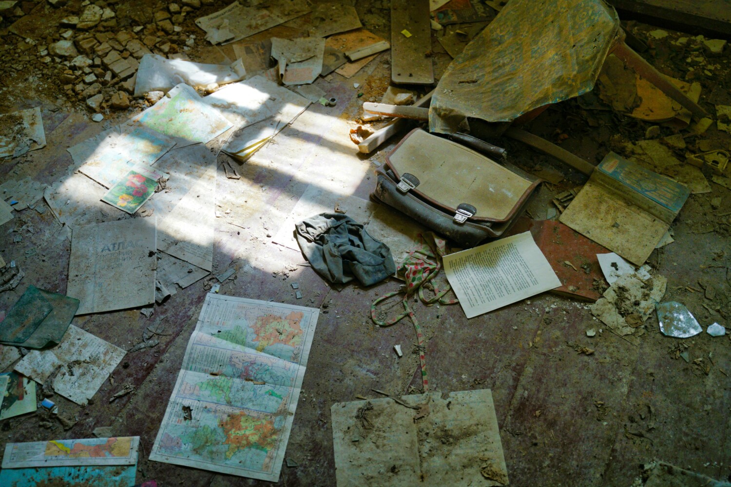 interno di una casa bombardata
