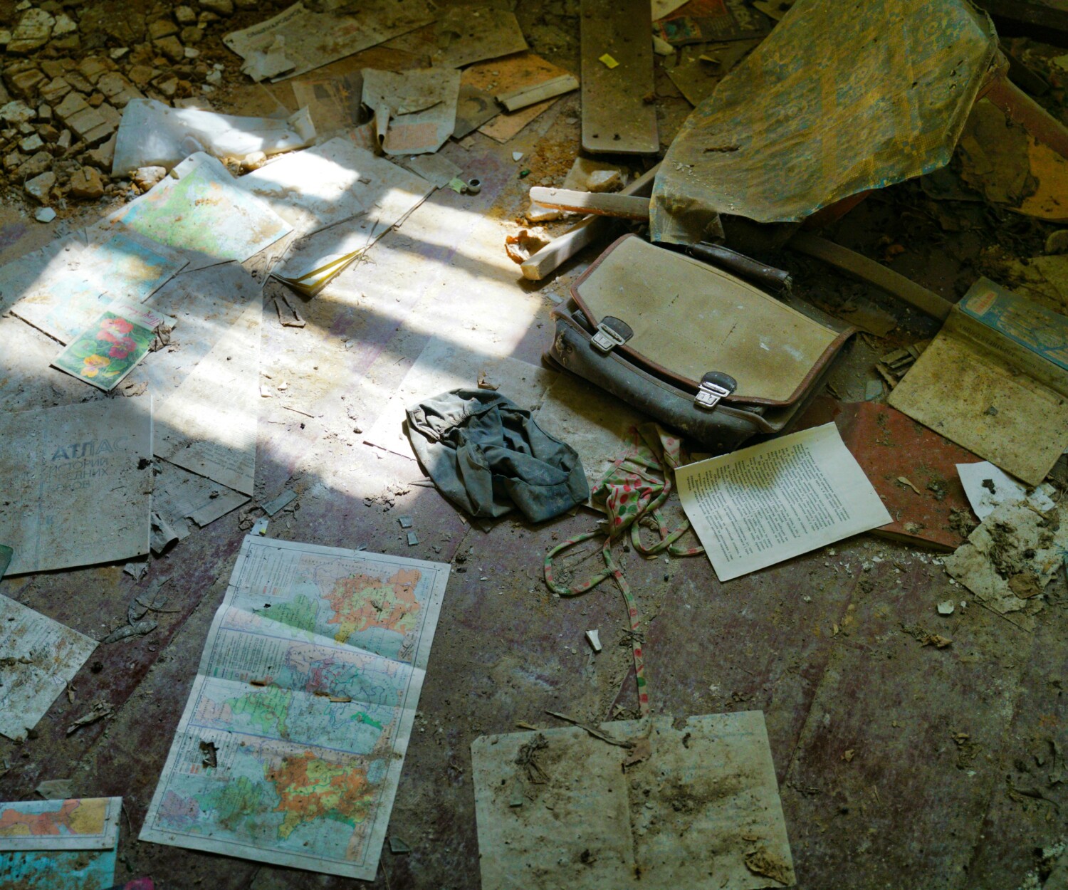 interno di una casa bombardata